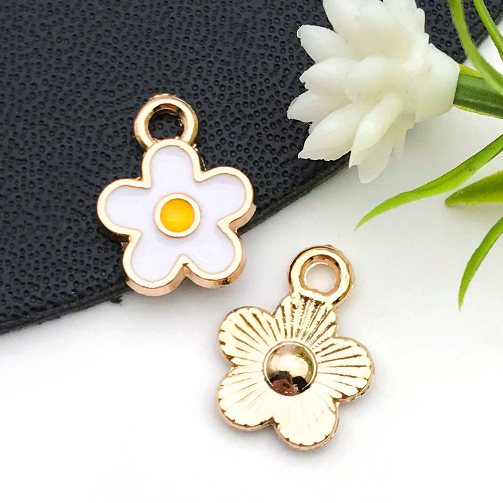 Colgantes de aleación con margarita y flor de cerezo esmaltadas