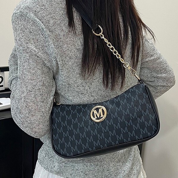 2026 Spring New Fashion Niche Underarm Bag Stylish Personality Shoulder Bag Letter Print Crossbody Bag Crescent Bag 2026 Spring New Fashion Niche Underarm Bag Stylish Personality Shoulder Bag Letter Print Crossbody Bag Crescent Bag
