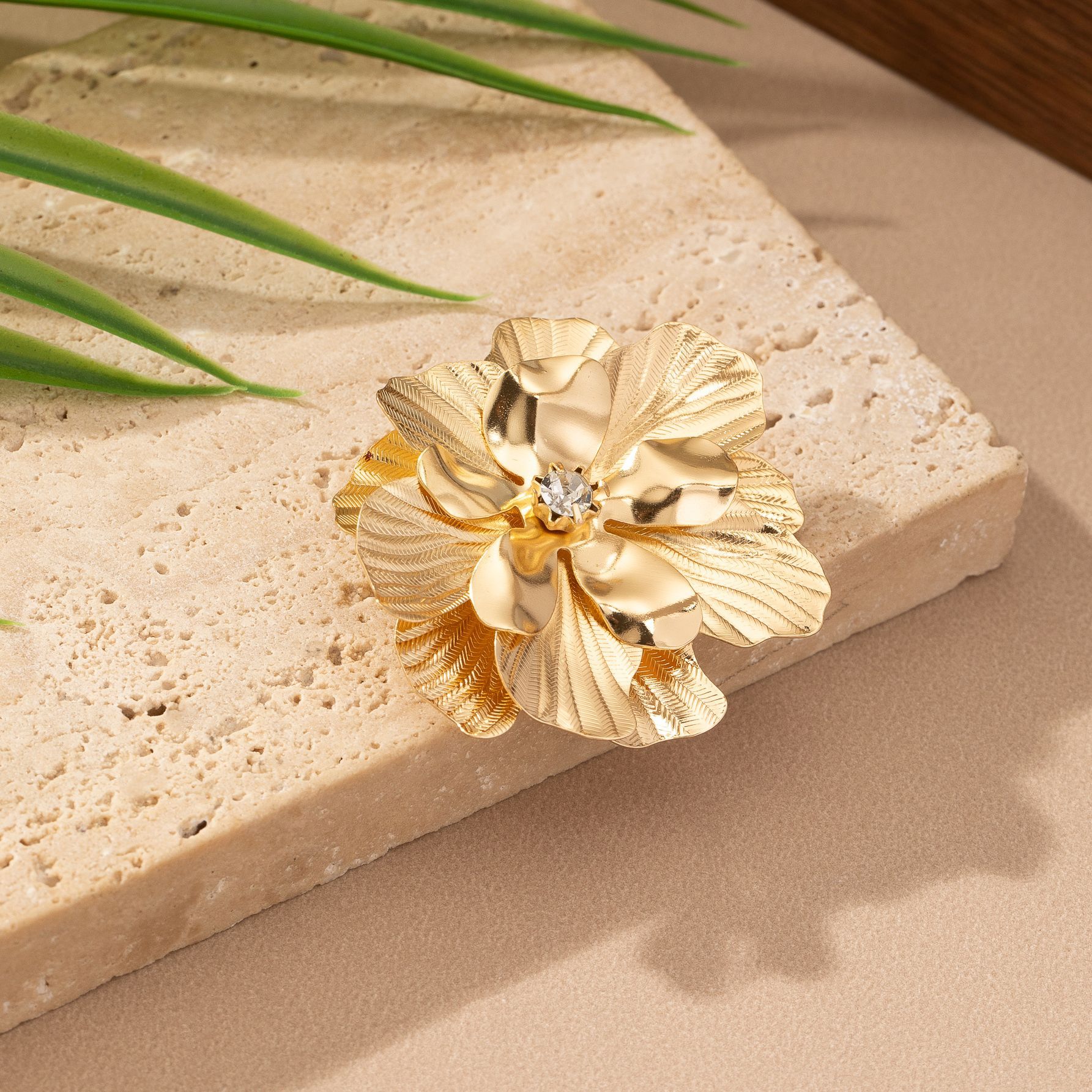 Europäische und amerikanische Bestseller-Brosche im Vintage-Design mit Perlenblume für Damen, exklusive Nischenmode._voghion.com
