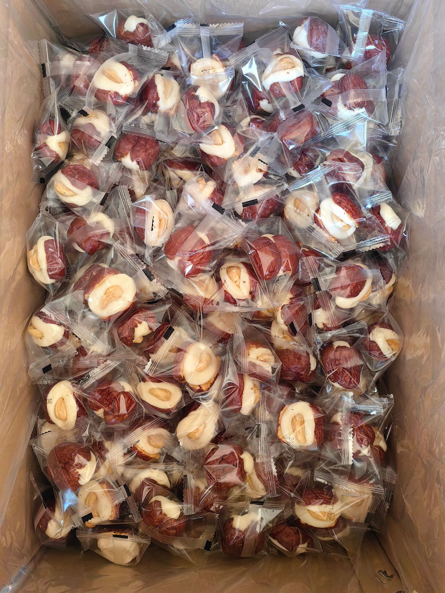 캐슈넛으로 채워진 우유 대추야자 200g/팩