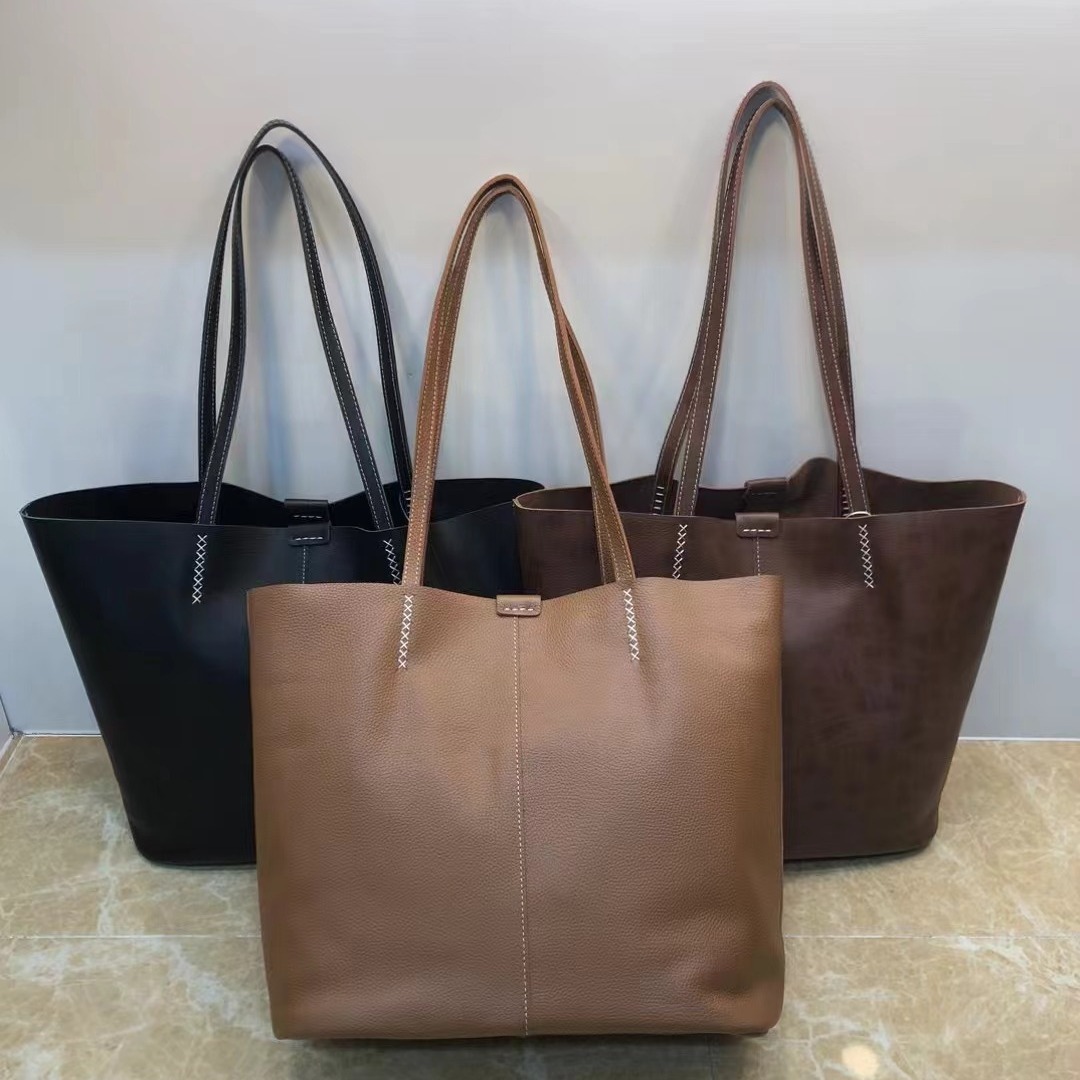 El nuevo tote de cuero de gran capacidad es retro y yangqi para viajar en todas las axilas, un bolso de hombro simple y portátil.