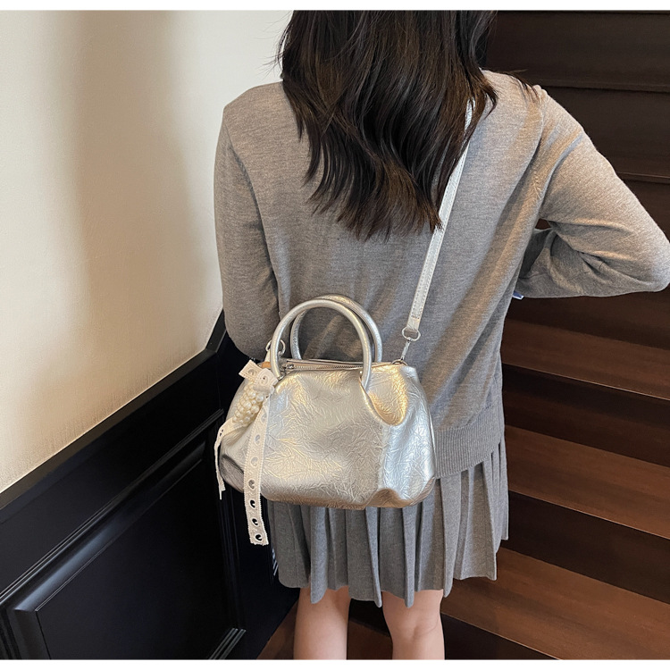 Fashionable tote bag, large-capacity underarm bag, 2025 new solid color texture women's bag, simple commuting bag, soft leather single-shoulder undefined