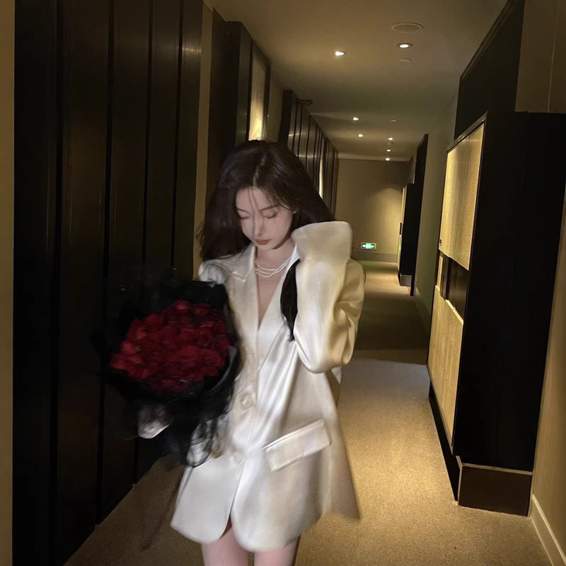 Champagne-Colored Satin Blazer for Women, 2026 Spring and Autumn New Style, Casual and Elegant, High-End Korean Style Champagne-Colored Satin Blazer for Women, 2026 Spring and Autumn New Style, Casual and Elegant, High-End Korean Style