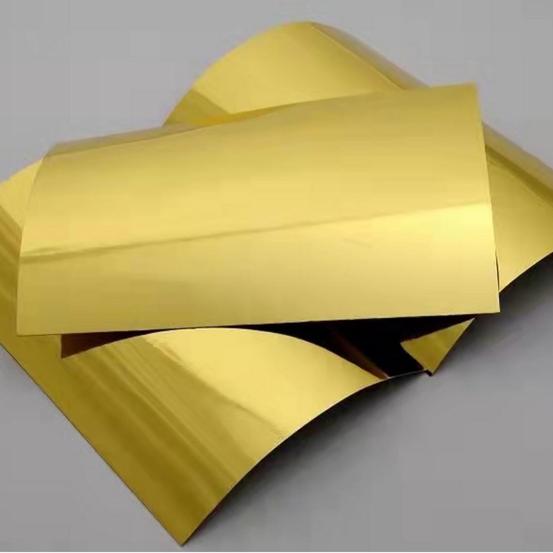 现货浅金色350g金卡纸可按要求尺寸大规裁切A4尺寸亮光金色纸