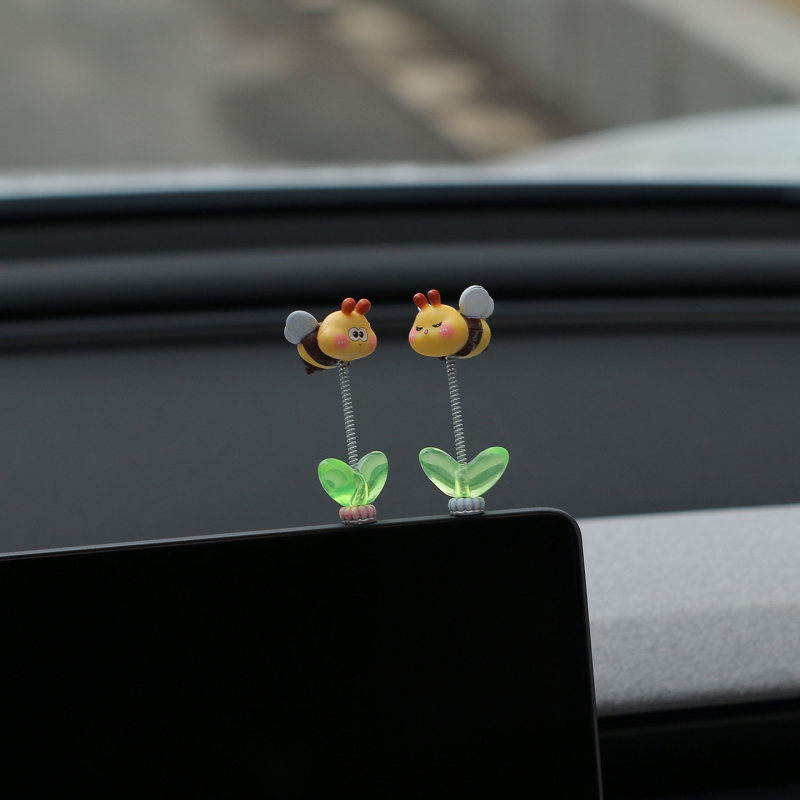 Cross-border new product: Creative cute little bee figurine, decorative hanging accessory for micro-landscape, small car ornament Cross-border new product: Creative cute little bee figurine, decorative hanging accessory for micro-landscape, small car ornament