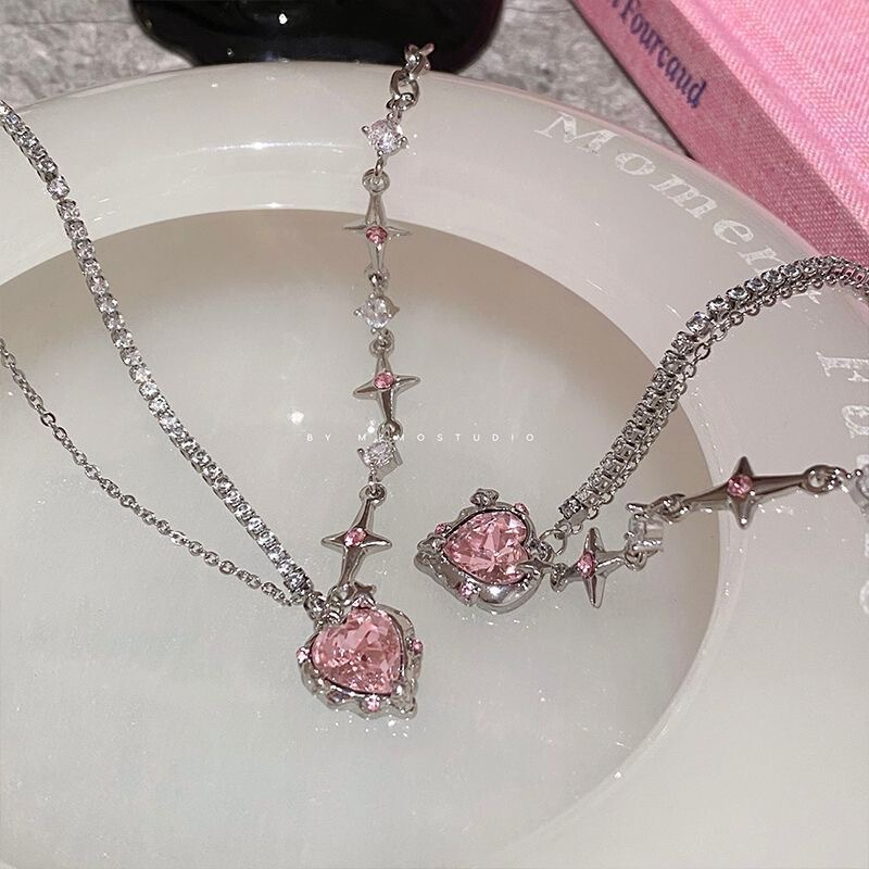 Sweet and Cool Spicy Girl Niche Heart-Shaped Star Necklace Minimalist Style Pendant Fashion Creative Design Clavicle Chain for Women Sweet and Cool Spicy Girl Niche Heart-Shaped Star Necklace Minimalist Style Pendant Fashion Creative Design Clavicle Chain for Women