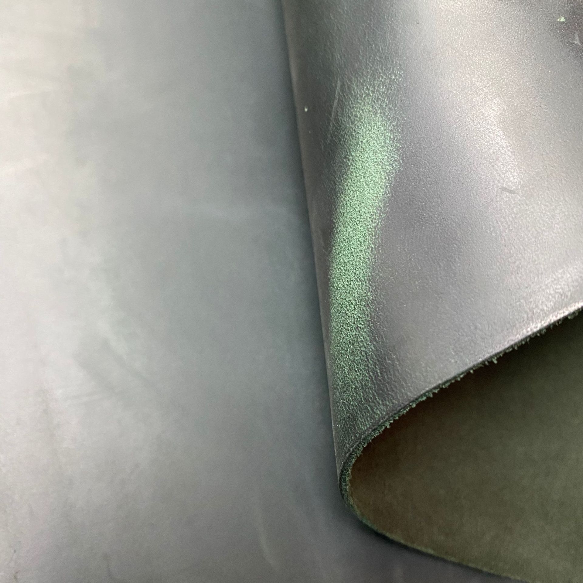 厂家直供头层牛皮疯马皮 复古风格 变色效果 箱包皮鞋皮料质感