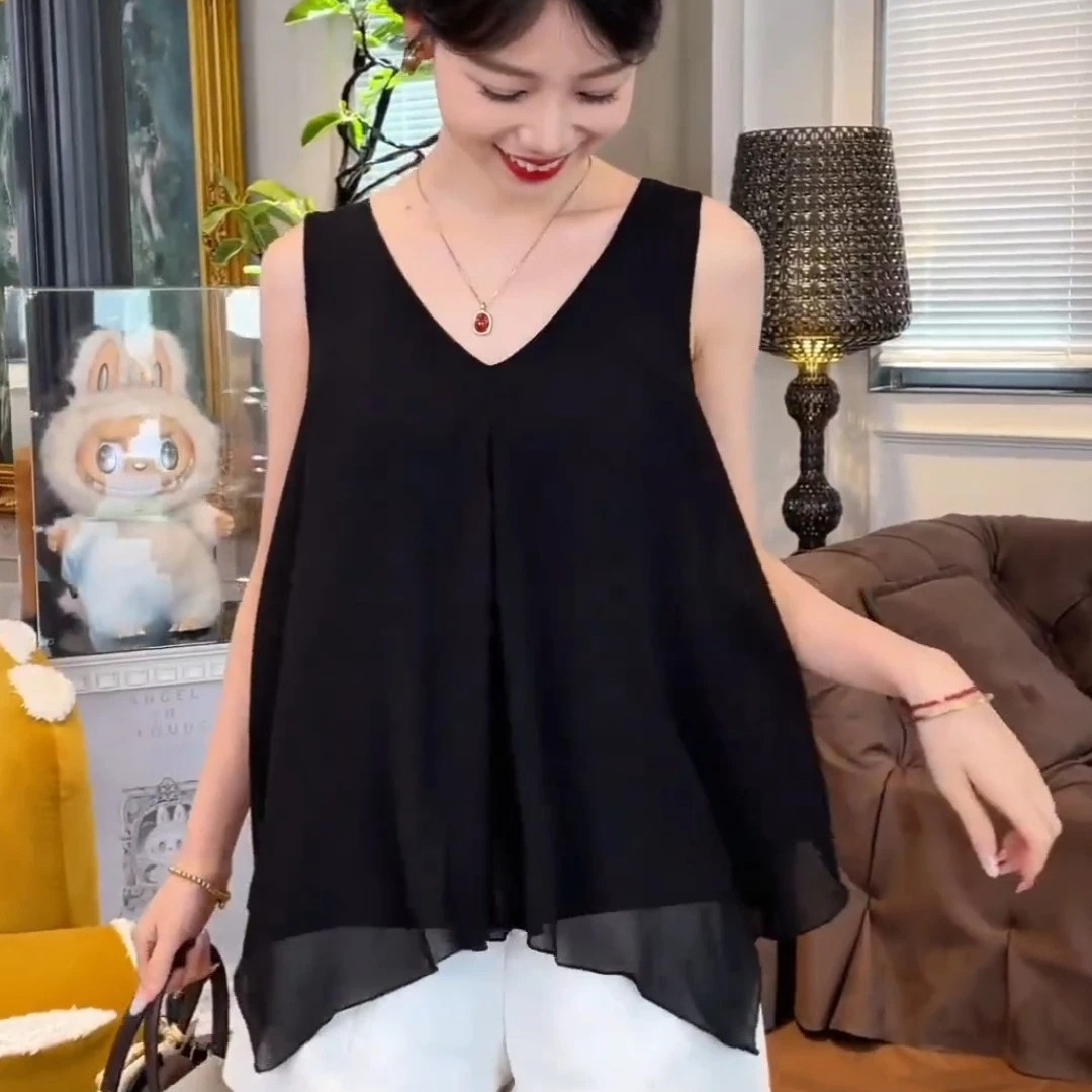 New summer chiffon blouse for women, stylish, loose fit, plus size, V-neck, sleeveless, tank top, casual and slimming.