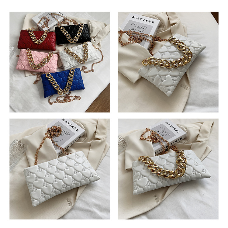 Fashion Heart Pattern Thick Chain Portable Crossbody Small Square Bag display picture 1