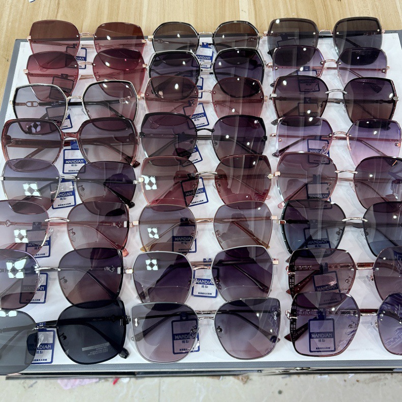 2026er Modell Metall-Nylon-Polarisierte Sonnenbrillen für Damen mit hochwertiger UV-Schutz und schmalem Gesichtseffekt, trendige Nylon-Sonnenbrillen