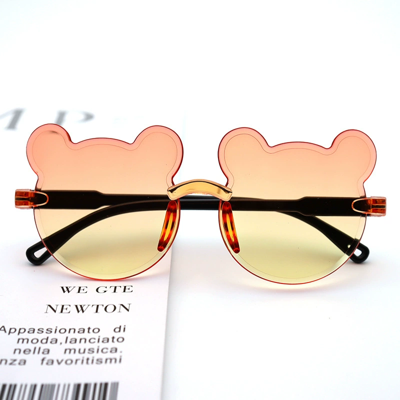 Новые детские солнцезащитные очки в цельная оправа с медведем оптом, детские солнцезащитные очки градиентного цвета, безрамные детские очки с героями мультфильмов