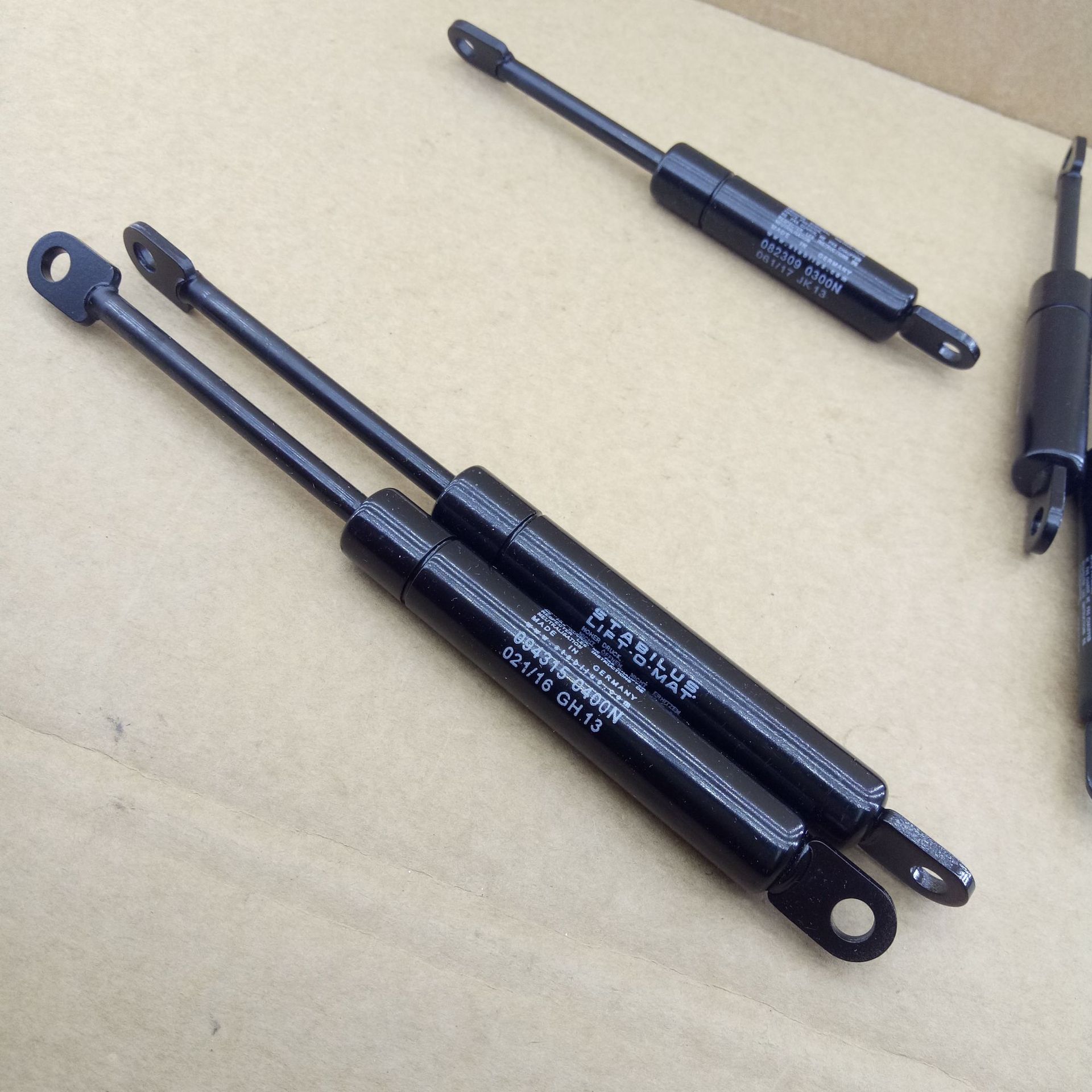 STABILUS ͨ�������� 192929 �غ�100N ��װ�ߴ�106.5�г�20