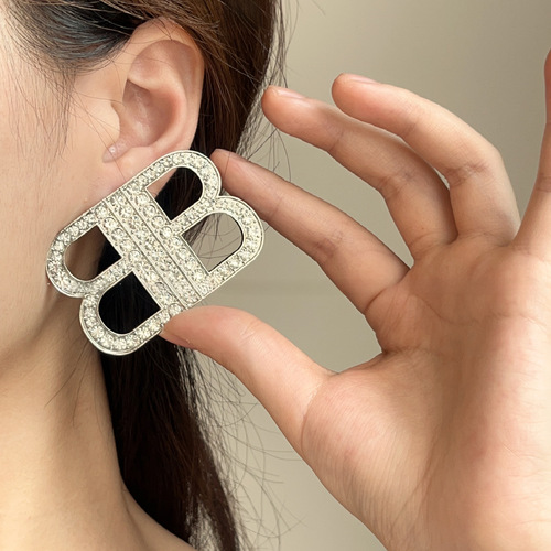 Ins celebrity niche design sense full diamond double B letter earrings European and American light luxury fashion high-end glamorous lady style earrings