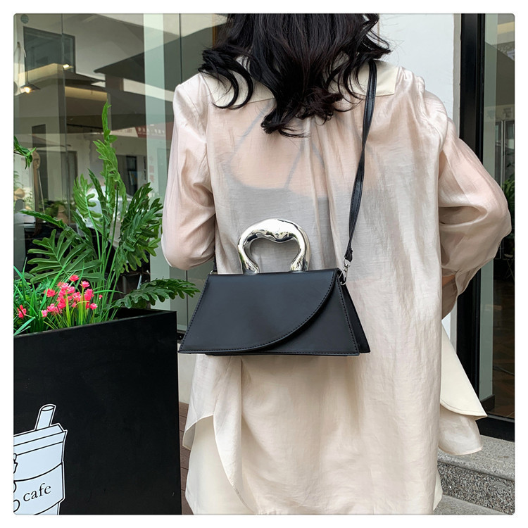 Nicho francés popular bolso de color sólido bolso de mujer 2024 verano nuevo estilo simple ocio red mochila de hombro