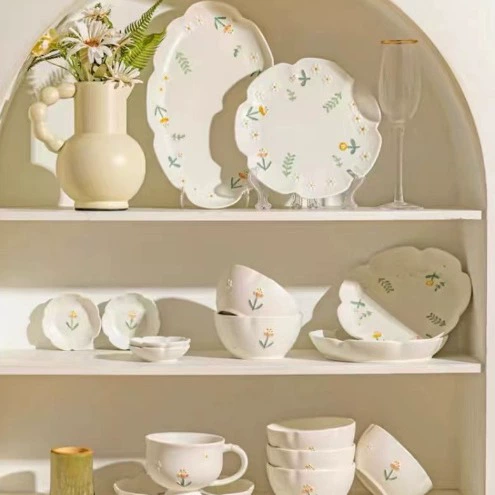 Японский ретро-набор посуды с рельефным узором ромашек: тарелки и миски из керамики с ручной росписью, оптом.