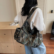 日系水洗做旧大容量单肩帆布包女简约百搭托特包学生情侣斜挎包男