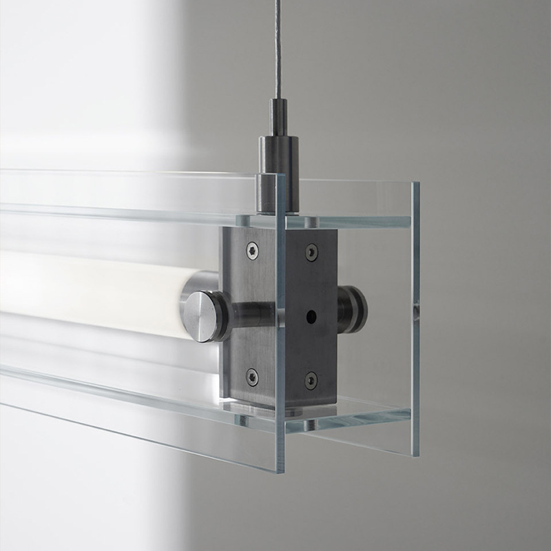Un diseño de caracteres de vidrio personalidad artística simple Maza diseñador de comedor estudio lámpara de vidrio lujosa lámpara de lámpara de luz candelabrera