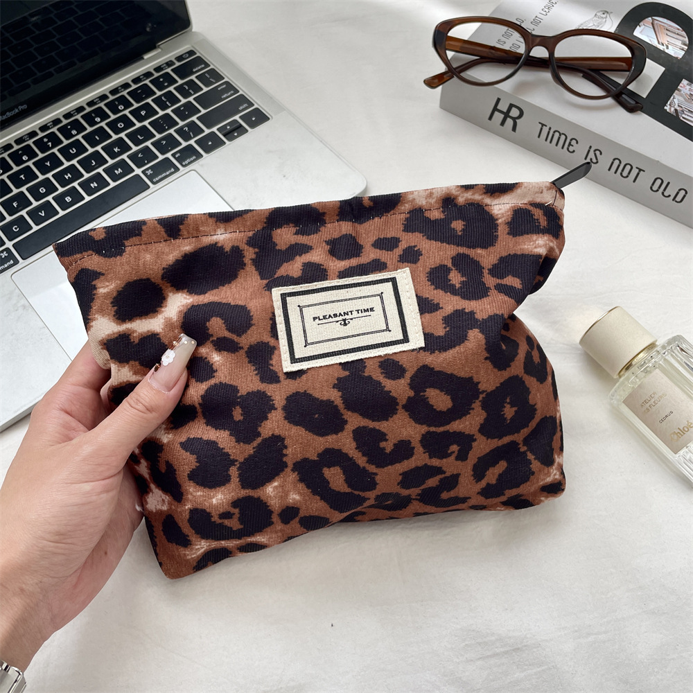 49182 Retro Brown Leopard Print Corduroy Makeup Bag with Zipper, American Hot Girl Style Skincare and Makeup Handbag