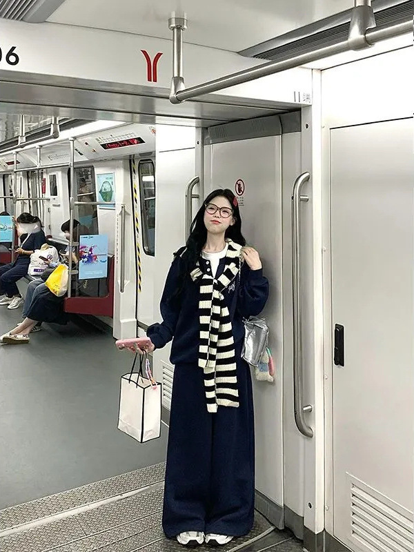三件套装韩版时尚长袖假两件藏青色卫衣女+条纹针织披肩+显瘦长裤|undefined