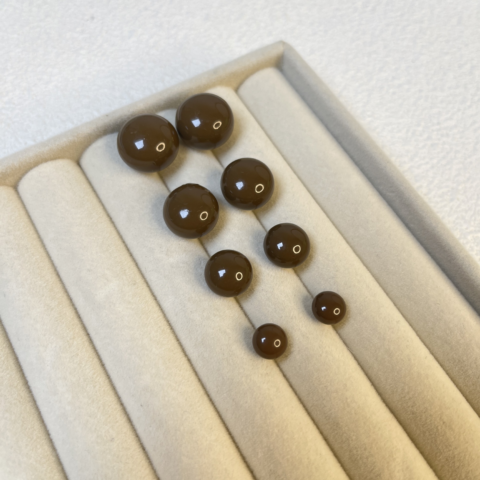 8mm咖色珍珠耳钉