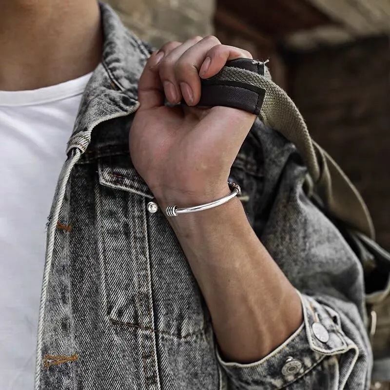 Six-character Mantra Bracelet For Men Silver Plated Open Bangle_voghion.com
