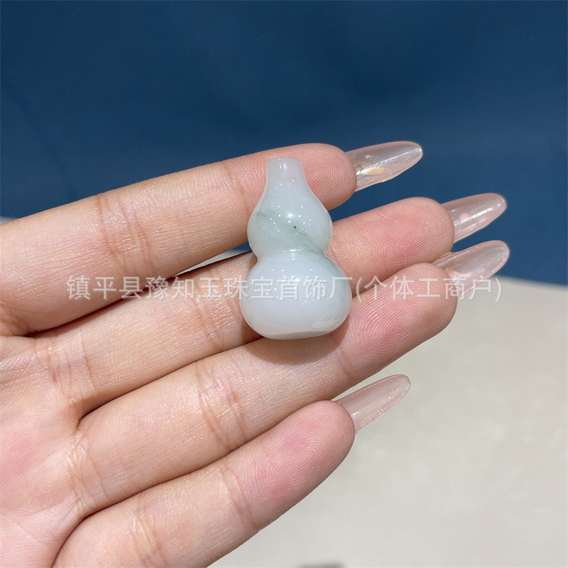 純粋な天然天山翠ヒョウタンのペンダントを卸売りします。|undefined