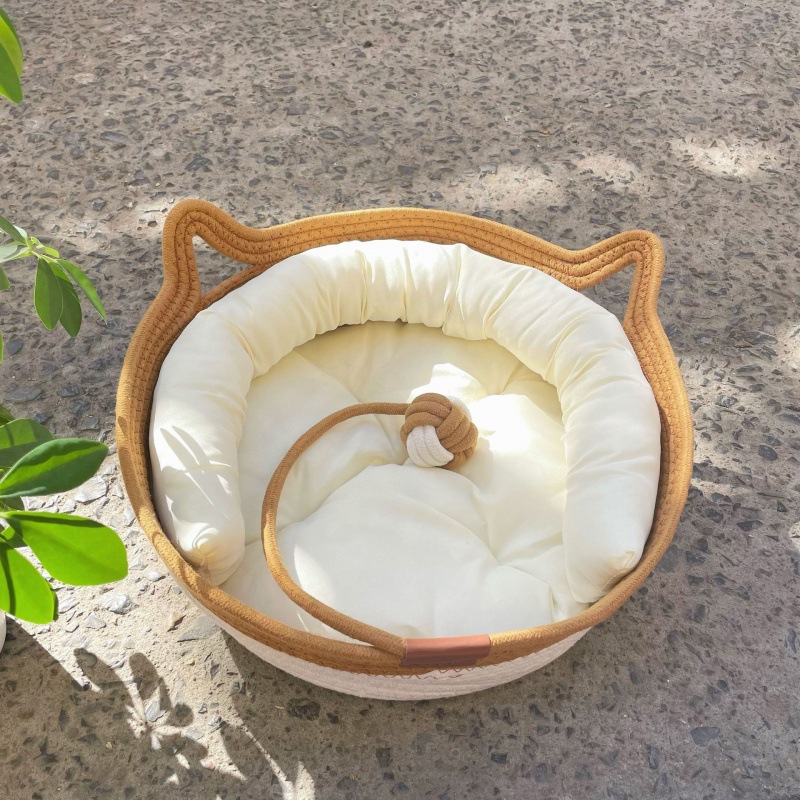 면 고양이 귀 + 장난감 공 + 흰색 쿠션 + 베개