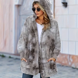 连衣裙;女式T恤;休闲裤