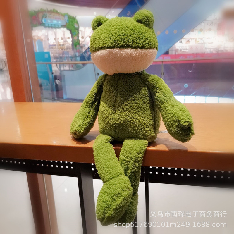 足の長いぬいぐるみの赤ちゃんが一緒に寝ている人形をなだめてプレゼントします。