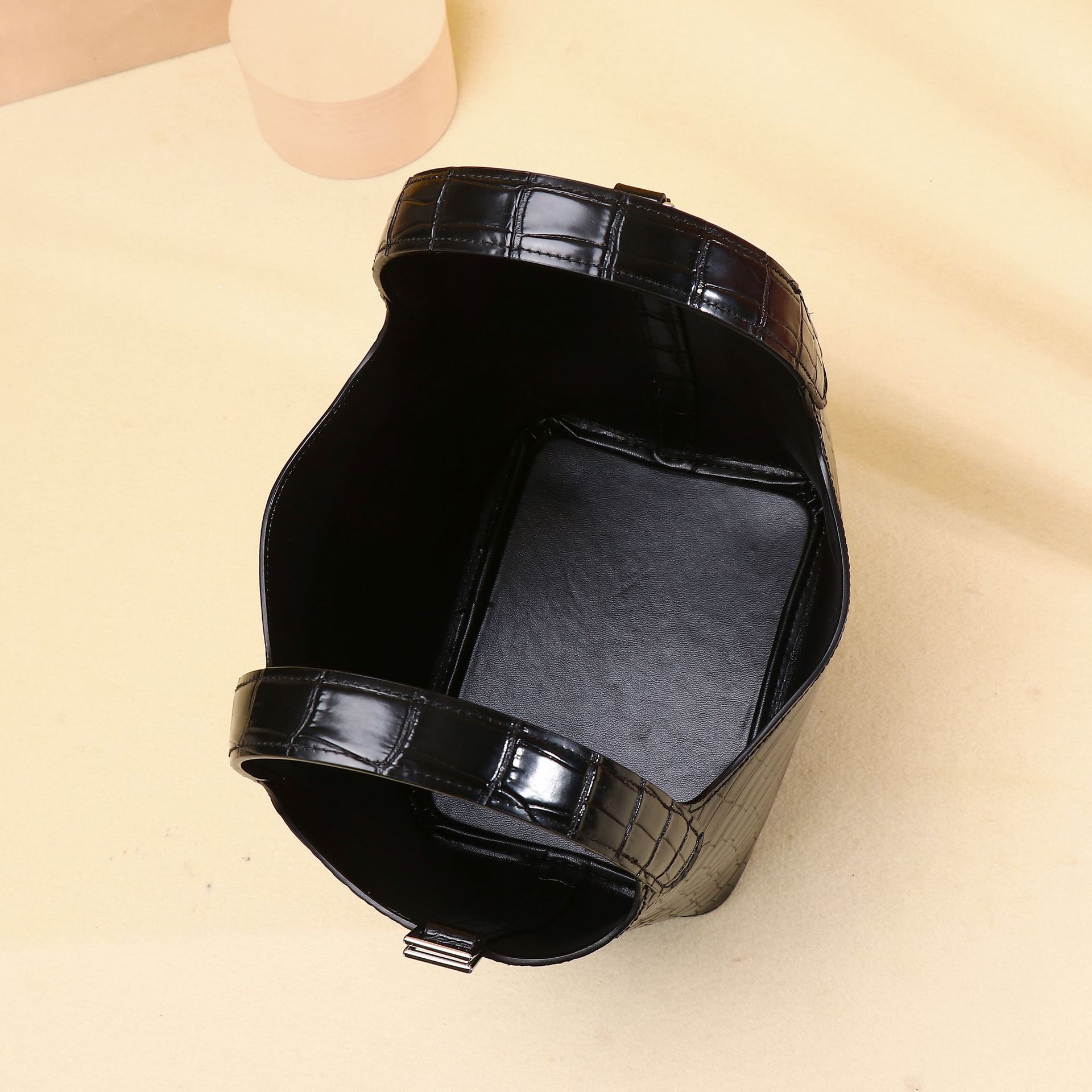 Túi bucket nữ da silicon vân cá sấu cao cấp, kiểu dáng giỏ xách tay, đeo chéo tiện lợi — Đen - Khóa vàng, Đen khóa bạc
