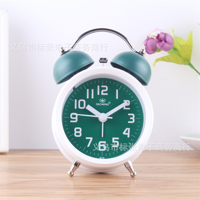 Moda creativa Reloj despertador de timbre de metal de 3 pulgadas Reloj despertador silencioso Dormitorio de niños Dormitorio de estudiantes Reloj luminoso al por mayor