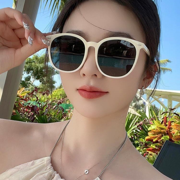 for Women High-End Feel 2025 New Large Sun Round White Frame Sunglasses UV Protection Make Face Look Smaller_voghion.com