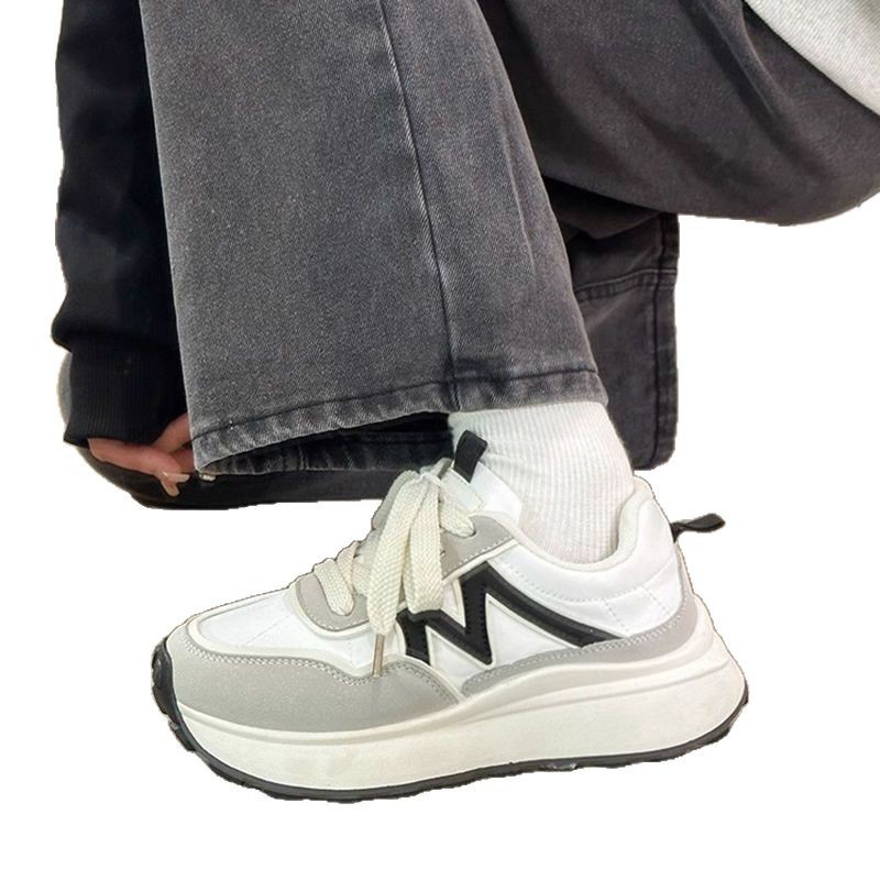 Zapatos deportivos de mujer 2025 nuevo estilo primavera y otoño casual retro versátil zapatos blancos con suela gruesa zapatos deportivos de papá