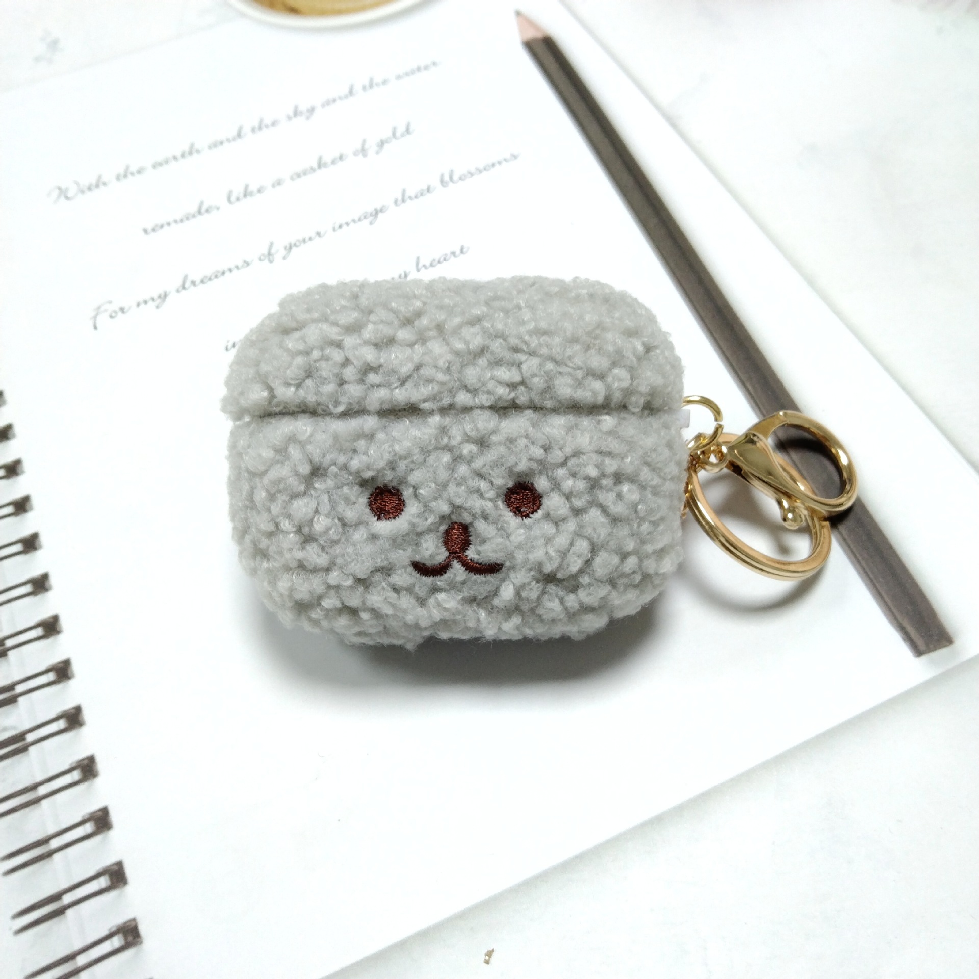 Adecuado para Apple headset protector Shell airpodspro1/2/3 generación cubierta del auricular mullido bordado muñeca soft shell