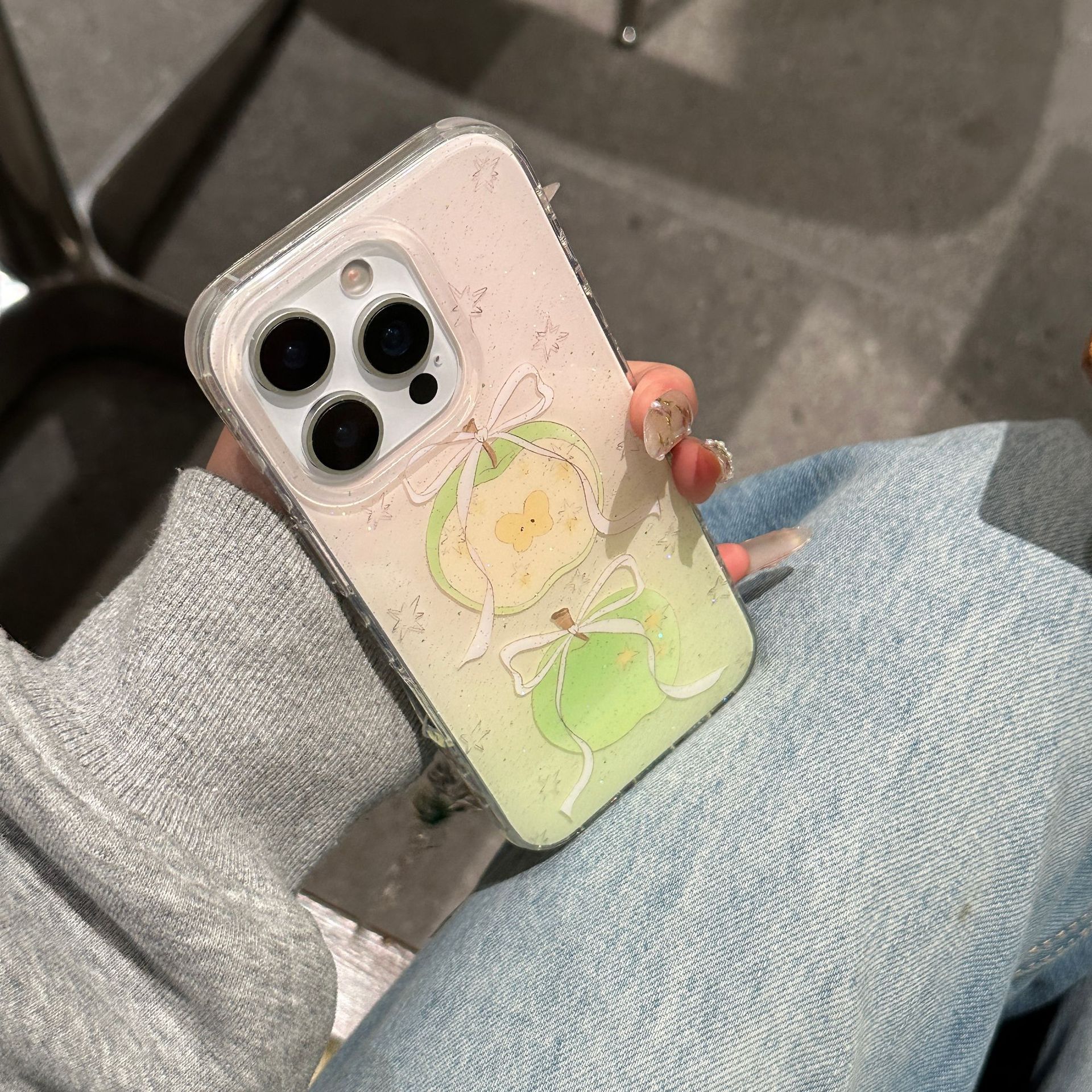 Flashing Powder Bowknot Green Apple para iPhone15/16 funda para teléfono móvil 14Pro colgante 16Pro hembra 13