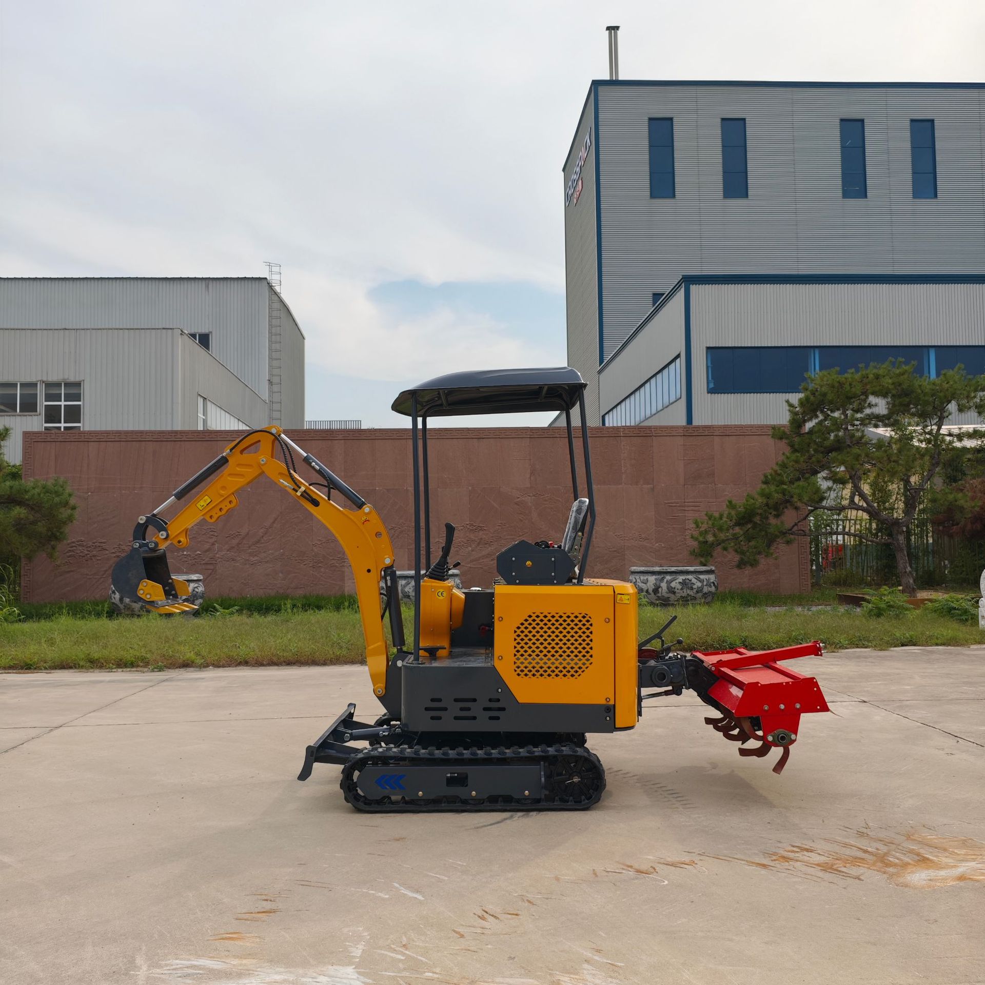 Máquina integrada de excavación y excavación antes y después de la excavación de la zanja para la explotación agrícola de desertivo y suelo suelto de orugas y arado rotativo de agua y sequía