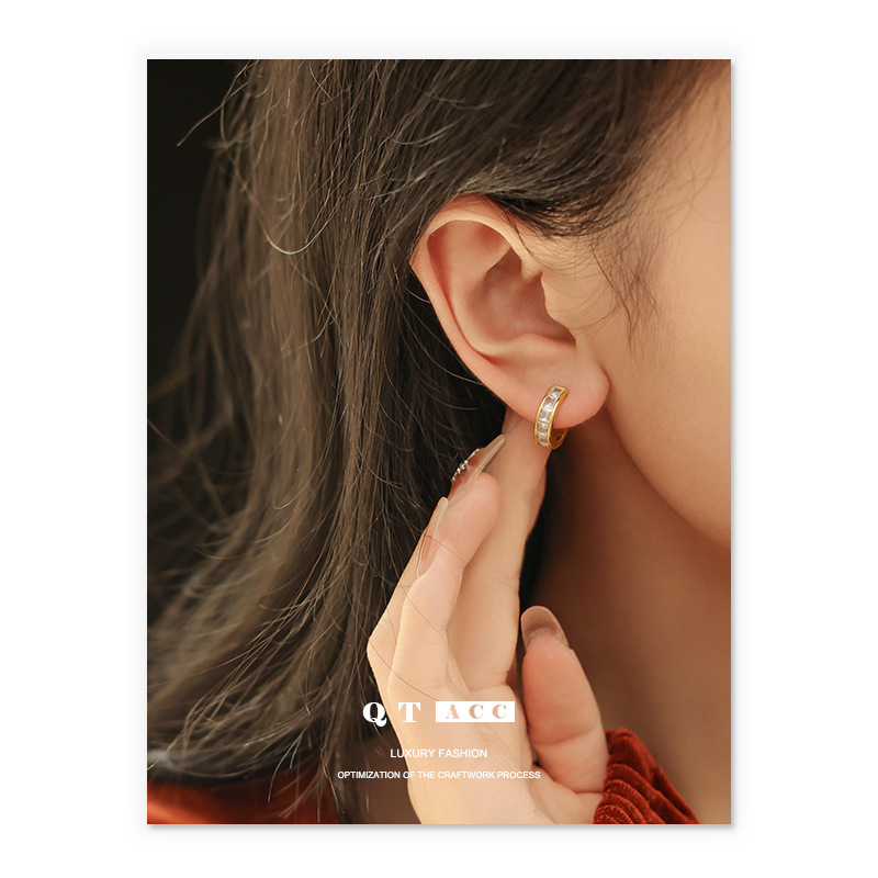 Personalidad de la moda europea y americana simple circón con incrustaciones hebilla del oído retro avanzada textura de metal pendientes de anillo de oído joyería de Yiwu