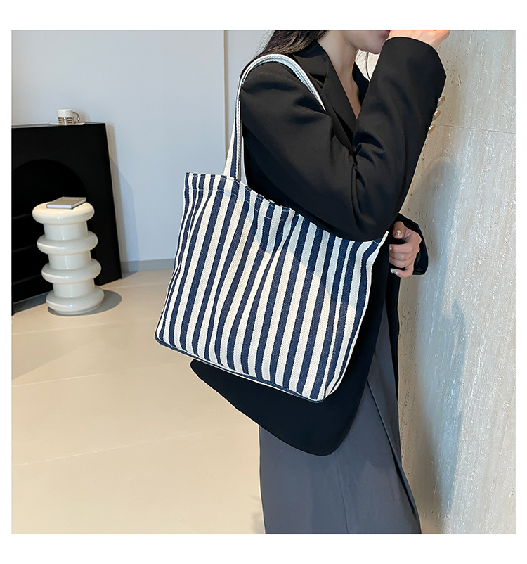 2024 Autumn/Winter new versatile and fashionable striped handbag shopping bag, two-tone large-capacity trendy single-shoulder bag undefined