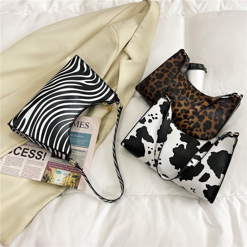 Cow Underarm Baguette Bag Handbag Women's Bag 2021 New Fashion French Style Single Shoulder Handbag Cow Underarm Baguette Bag Handbag Women's Bag 2021 New Fashion French Style Single Shoulder Handbag
