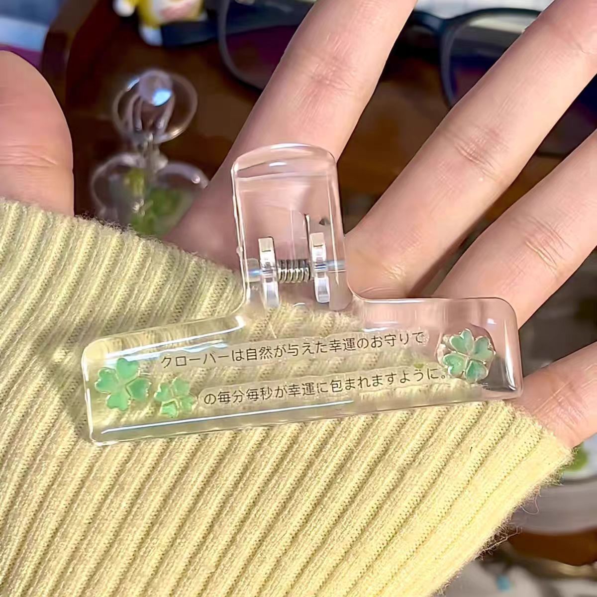 Clip de cola larga de pez dorado de verano Libro de estudiante de acrílico transparente Cuenta manual Fijador de partitura de piano Clip de recibo de archivo