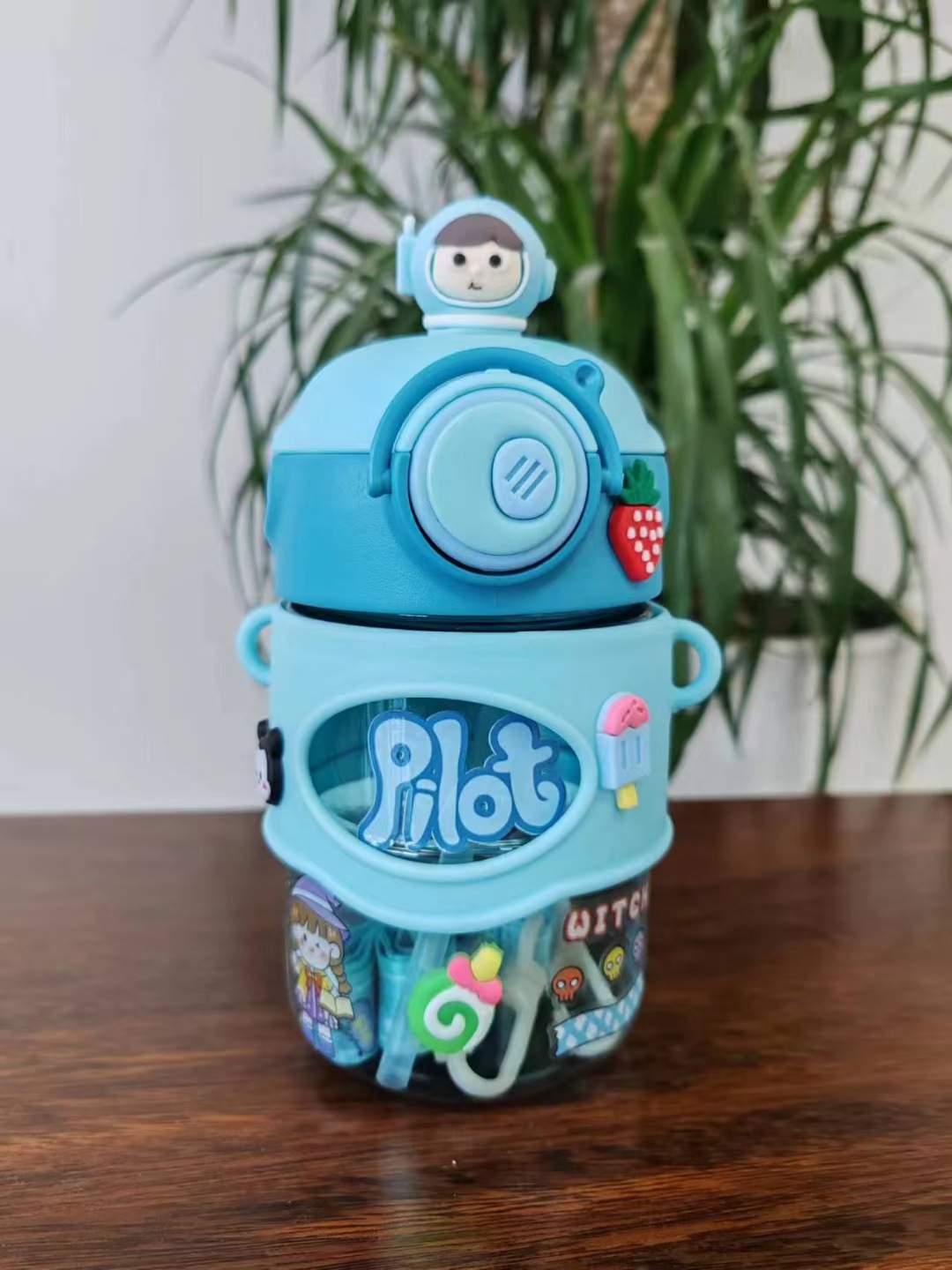 Taza de agua de plástico para niños con diseño planetas y astronautas, taza con pajita de dibujos animados de alto valor facial, venta directa de fábrica en línea.
