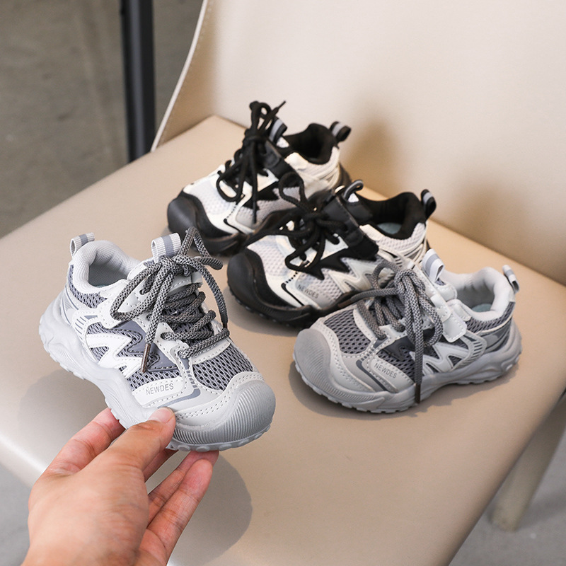 Niños y niñas zapatilla de deporte 2024 primavera y otoño nuevo bebé zapatos para correr de fondo suave zapatos para niños zapatillas de malla para niños al por mayor