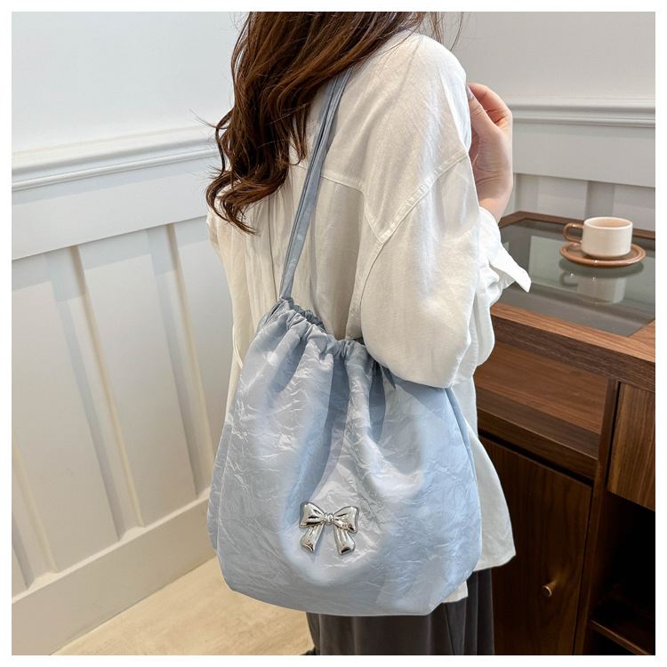 Large-capacity, elegant commuter tote bag, bow single-shoulder bag, distinctive pleated crossbody bag, 2024 new style bag trend undefined