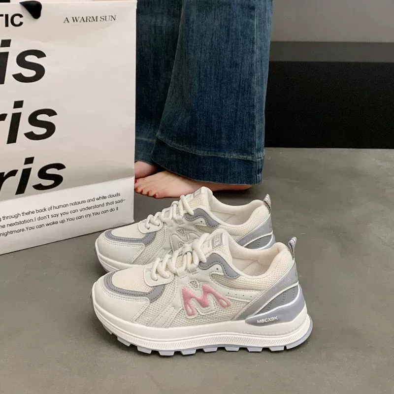 Женские спортивные кроссовки с мягкой подошвой, ощущение как при попе, новые летние универсальные дышащие сетчатые кроссовки для бега, 2025 года, маленькие, в стиле "dad shoes"