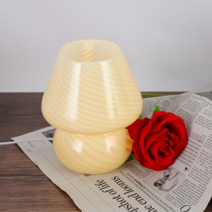 ��ʽ�й�Ģ����Vintage�l�y����̨��͹Ŵ��^USB���ҷՇ�Сҹ��