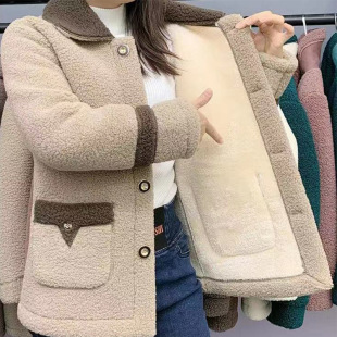 Small Mother's Clothing Autumn and Winter Fashionable Thickeneded Slimming Look Middle-Aged Short Outwear Fur Integrated Capsules Velvet Top