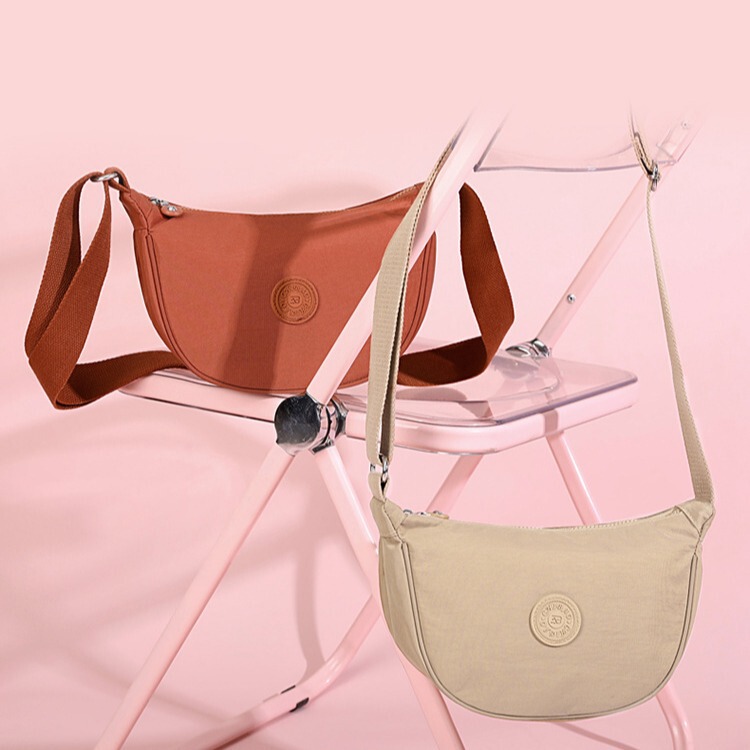 Chibao Lightweight Nylon Bag, Fashionable Sports Style, Same Style for Couples, Single-Shoulder Dumpling Bag, Casual Outing Crossbody Bag Chibao Lightweight Nylon Bag, Fashionable Sports Style, Same Style for Couples, Single-Shoulder Dumpling Bag, Casual Outing Crossbody Bag