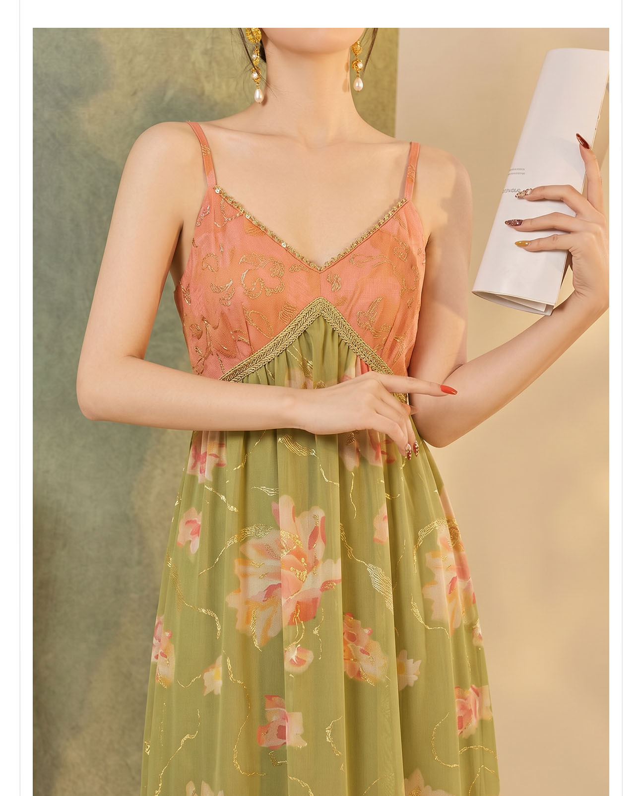 Đầm maxi lụa hoa vàng cổ chữ V kèm thắt lưng — Xanh da trờicolor chi tiết 7