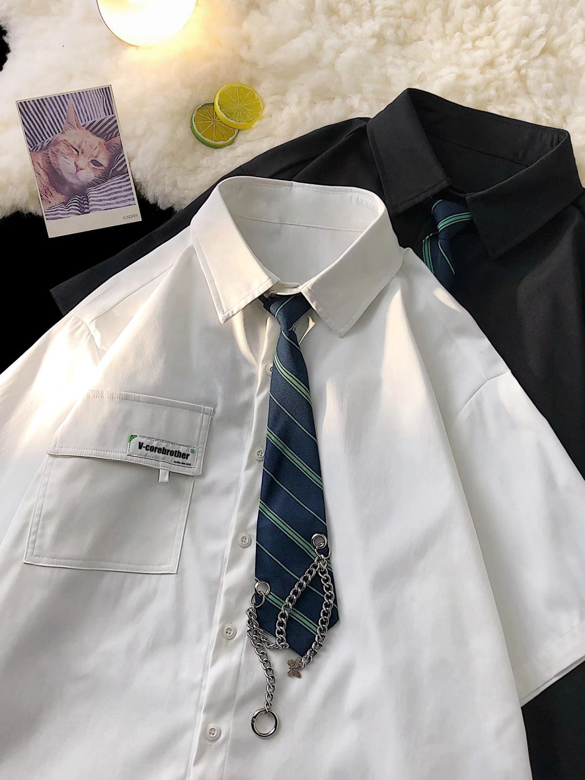 Camisa de los hombres ins estilo de Hong Kong estilo coreano de moda de la calle guapo camisa de manga media negro suelta marca de moda estudiante superior