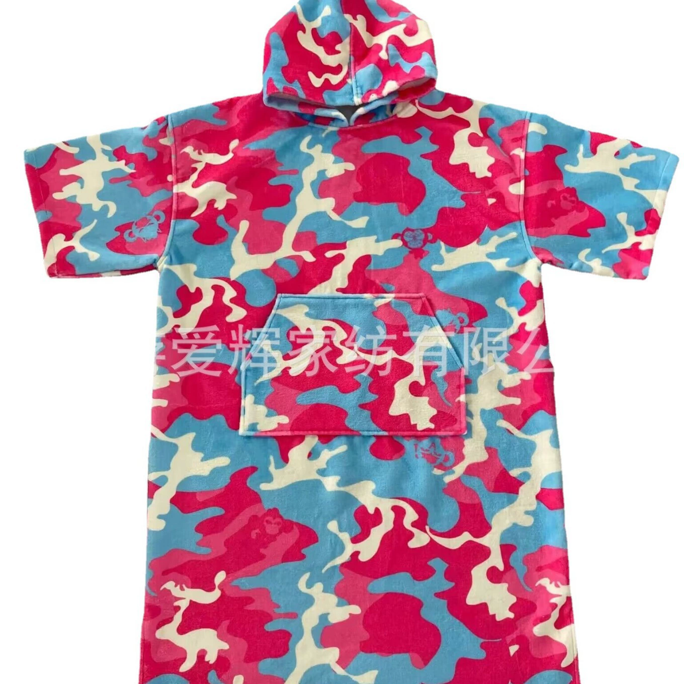 Производитель поставляет печатные пляжные пончо, печатные пончо для серфинга, махровые полотенца с капюшоном и пляжные полотенца из ткани с принтом.